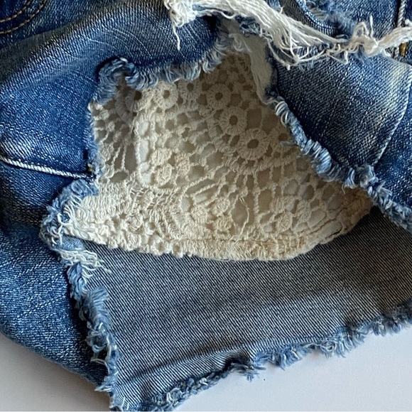 American Eagle High Rise Shortie shorts Lace pockets Cut Off size 4 Shorts EUC - Picture 7 of 16